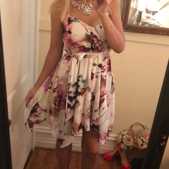 Guess Dresses & Skirts - Guess nude abstract dress S